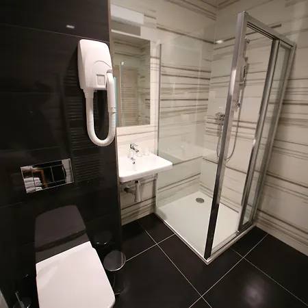 甘特康体旅馆 4*